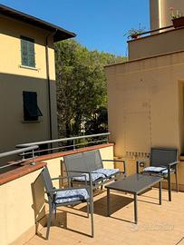 Set divanetto + poltrone + tavolino per esterni