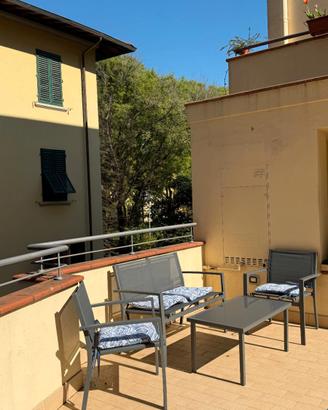 Set divanetto + poltrone + tavolino per esterni