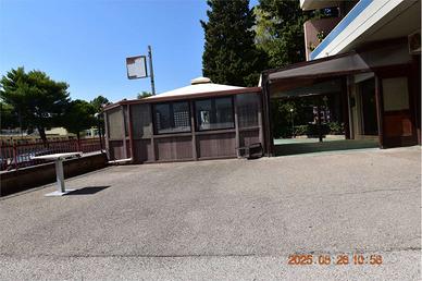 LOCALE COMMERCIALE+GAZEBO CHIUSO+TERRAZZO