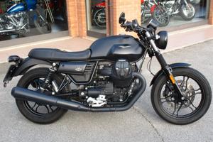 Moto Guzzi V7 III Stone Night Pack - 2020