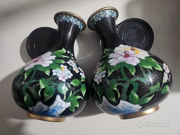 Vasi cinesi in smalto Cloisonné a fondo nero