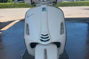 Vespa 310 GTS Super