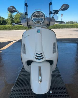 Vespa 310 GTS Super
