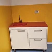 Lavandino per studio medico in vetro colorato