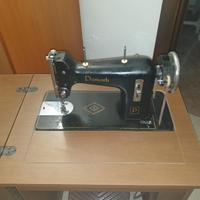 Macchina da cucire vintage Pamark con mobile in