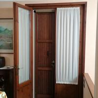 Porta finestra centrale d'ingresso in legno! 