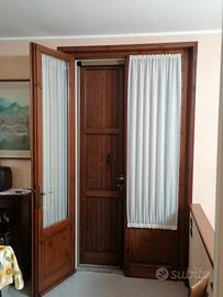 Porta finestra centrale d'ingresso in legno! 