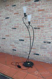 Lampada da terra stile Liberty  in ferro battuto