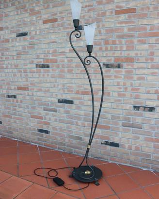 Lampada da terra stile Liberty  in ferro battuto
