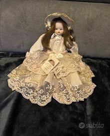Bambola porcellana e pizzo