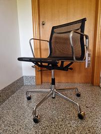 Eames Alluminium group chair