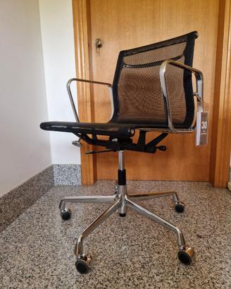 Eames Alluminium group chair
