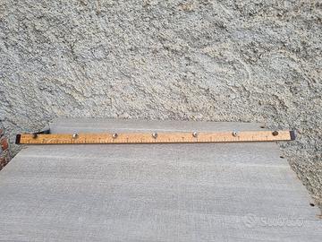 Appendi abiti metro sarta attaccapanni anonimi