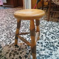 sgabello in legno