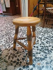 sgabello in legno