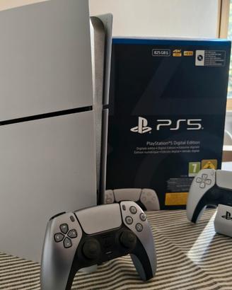 PS5 Digital Edition (Slim) + 2 pad + dock ricarica