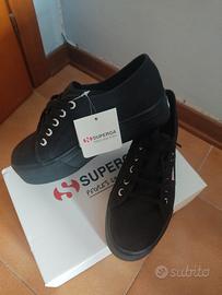 Superga nere con suola alta 