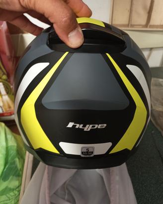 due giubbotti Alyke e un casco hype
