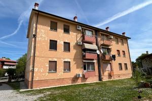 APPARTAMENTO TRICAMERE CON GARAGE E ORTO