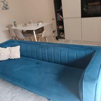 Divano elegante in velluto blu