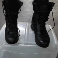 Stivali tattici magnum con suola Vibram taglia 43