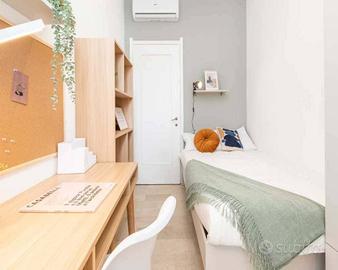 Stanza in appartamento di 90 m² a Milano