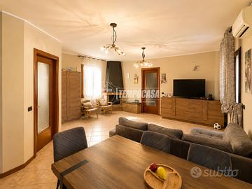 Maisonette con corte esclusiva e garage
