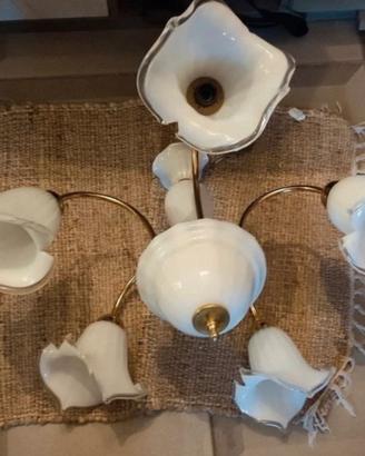 Lampadario vintage con design floreale
