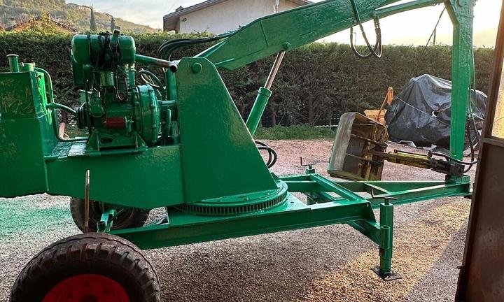 Ragno carica letame tronchi forca girevole motore