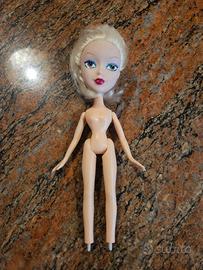 Bambola giocattolo 