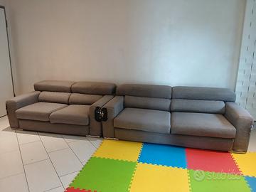 Due divani in tessuto