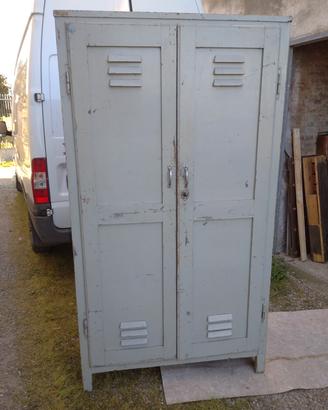 armadio stile industriale