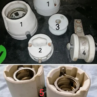 Vecchi accessori elettrici in porcellana