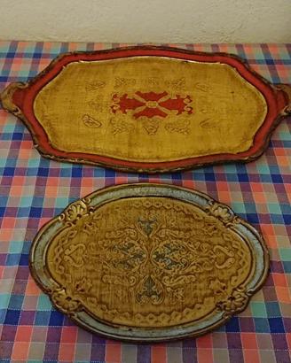 Vassoi in legno dorato 
