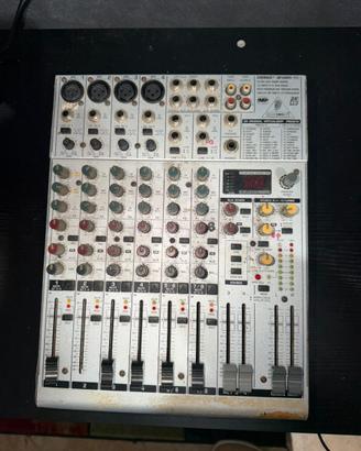 Behringer Eurorack UB1204FX-Pro.