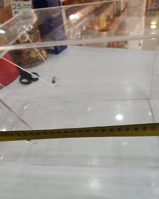 Contenitori bocca di lupo in plexiglass