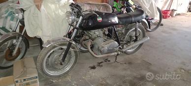 Moto del 1973 con documenti originali