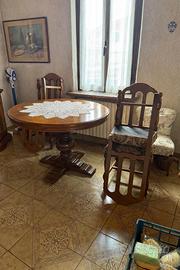 Tavolo rotondo in legno + 4 sedie