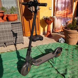 Monopattino Xiaomi Mi Electric Scooter Essential