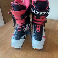 Scarponi sci alpinismo donna.