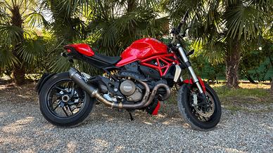 Ducati Monster 1200 con scarico SC Project