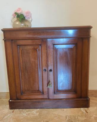 piccola credenza dell'800 in legno di noce
