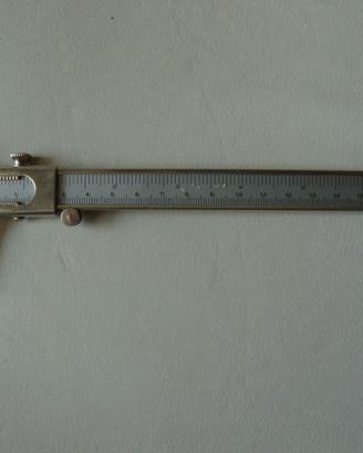 Calibro analogico in acciaio L 15 cm.