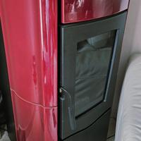 Stufa Pallet come nuova . Bordeaux e ceramica