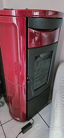 Stufa Pallet come nuova . Bordeaux e ceramica
