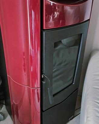 Stufa Pallet come nuova . Bordeaux e ceramica