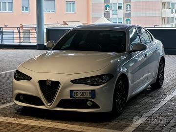 Alfa Romeo Giulia SUPER 2.2 Turbo Diesel 150 CV AT