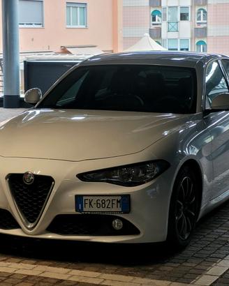 Alfa Romeo Giulia SUPER 2.2 Turbo Diesel 150 CV AT
