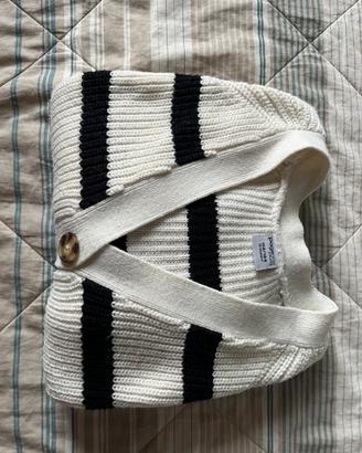 Maglione a righe con i bottoni