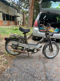 Motorino benelli d'epoca da restaurare